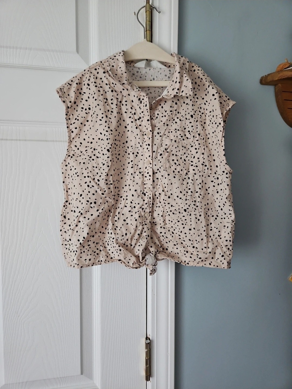 H&M Beige & Black Speckled Button-Down Tie-Hem Top